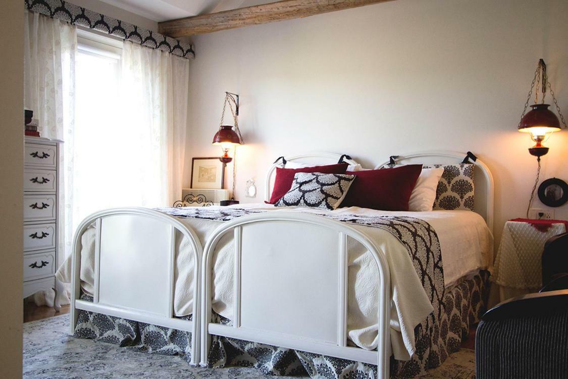 Les Ancetres Auberge & Restaurant Saint-Pierre-de-l'Ile-d'Orleans Экстерьер фото